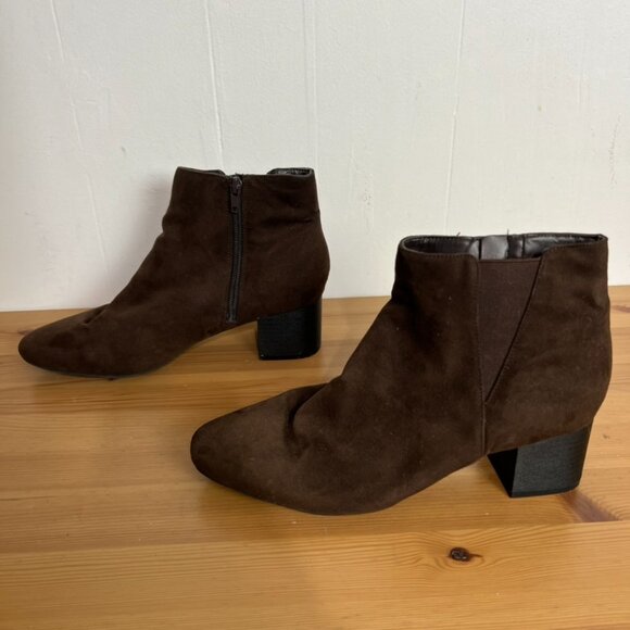 Kelly & Katie Dark Brown Heeled Booties Size 9 Faux Suede - Picture 4 of 6